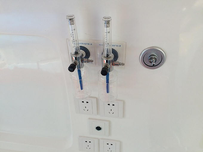 福特V348長軸超人高頂監(jiān)護(hù)型救護(hù)車 福特V348長軸超人高頂監(jiān)護(hù)型救護(hù)車