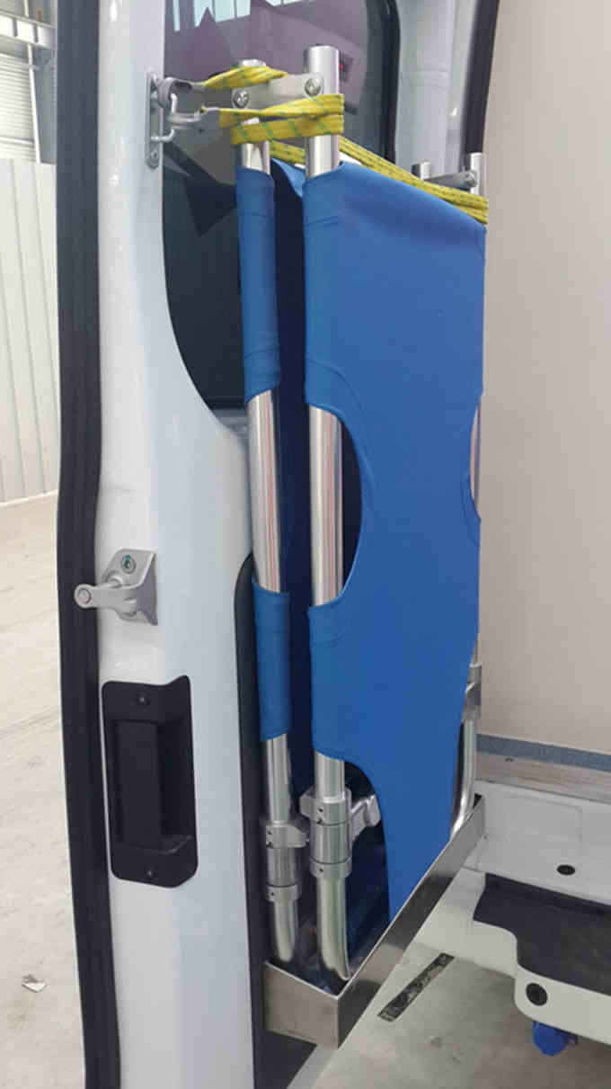 江鈴福特新世代全順V348長軸高頂監(jiān)護(hù)型救護(hù)車 江鈴福特新世代全順V348長軸高頂監(jiān)護(hù)型救護(hù)車